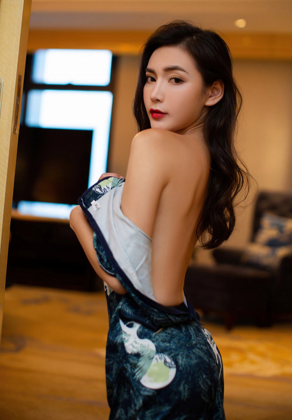 夏玥完美黑丝长腿高跟美少妇高级酒店脱丝诱惑性感玉足