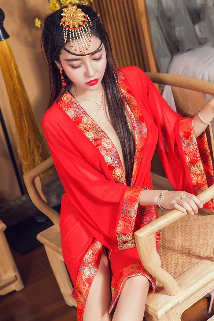 性感人妻菲菲释放巨乳演绎完美诱惑
