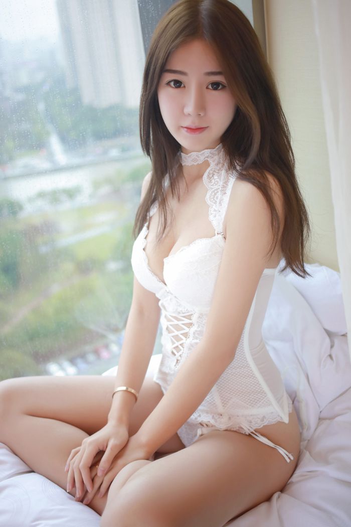 气质美少女纳砂爆乳身材惹火销魂