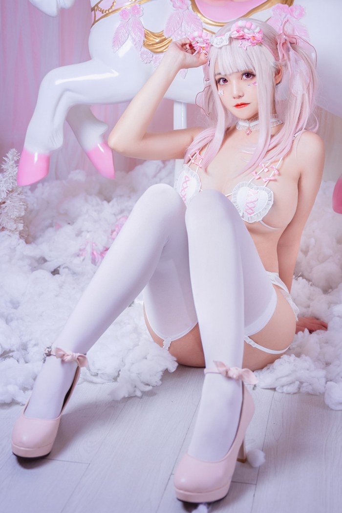 情趣萌妹蜜汁猫裘丝滑巨乳美腿勾魂