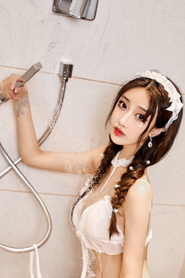 蕾丝女仆林子欣白皙娇体等你调教