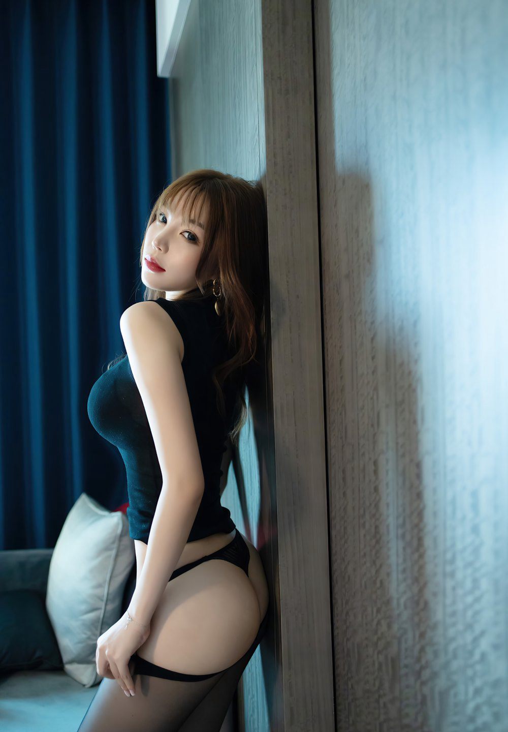 性感黑丝美腿美女芝芝Booty超美翘臀丁字裤白嫩圆臀