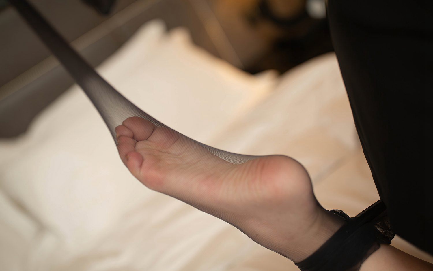 极品尤物艺轩超薄黑丝玉足性感制服诱惑2020尤蜜荟