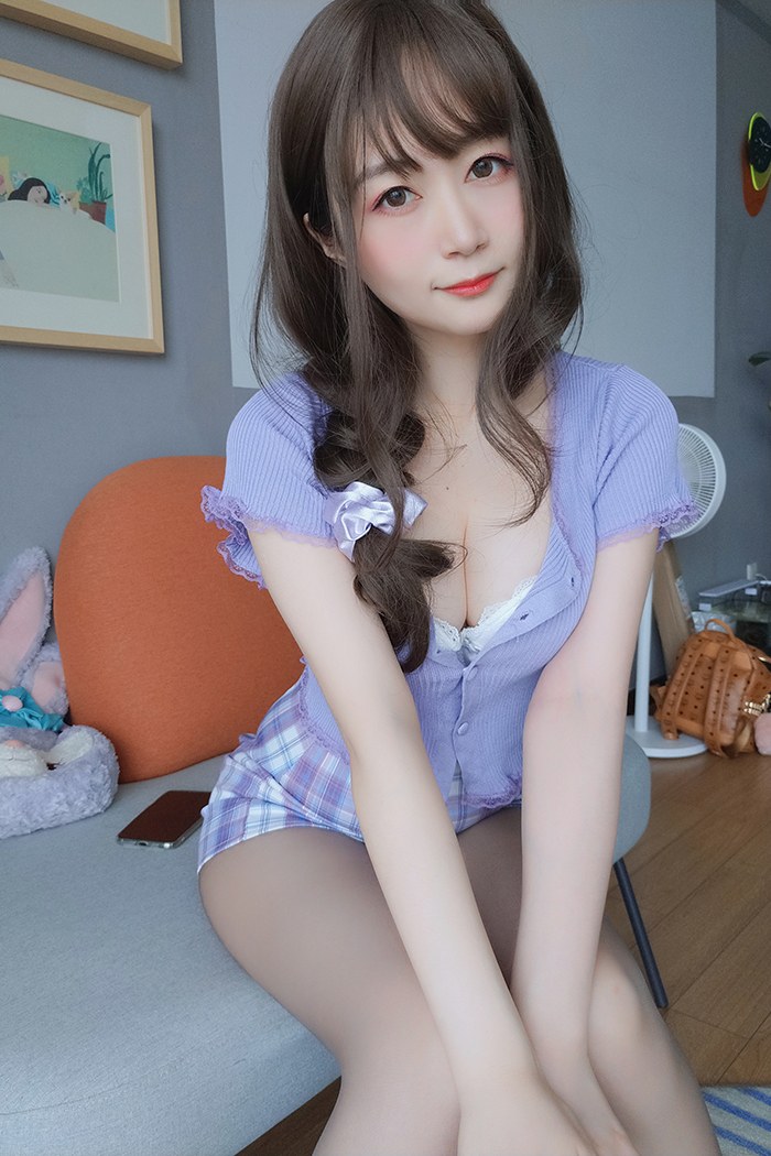 邻家小妹白银八一奶味酥胸灰丝勾魂