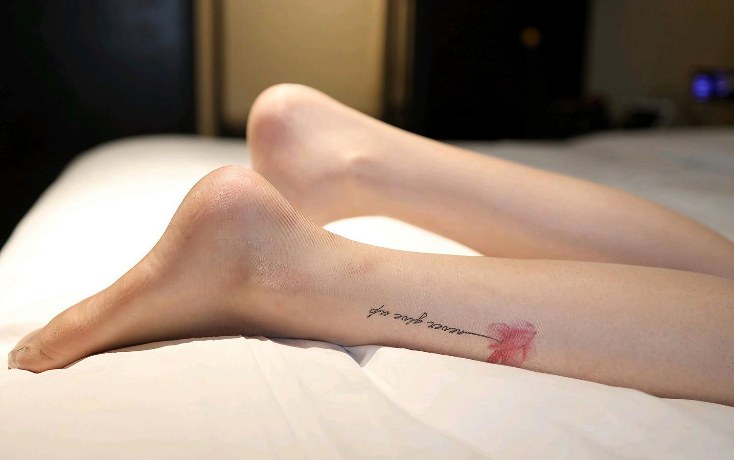 樱花Elsa性感黑色旗袍肉丝袜美腿性感高清玉足翘臀