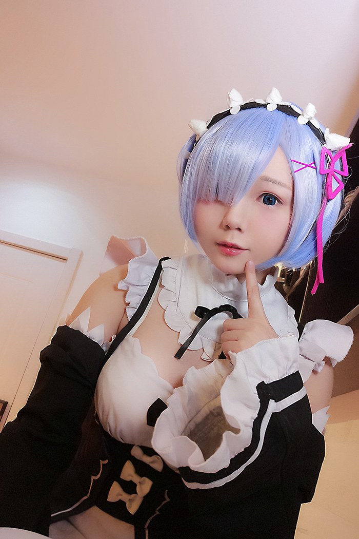 蕾姆女仆肉肉童颜巨乳大尺度暴露