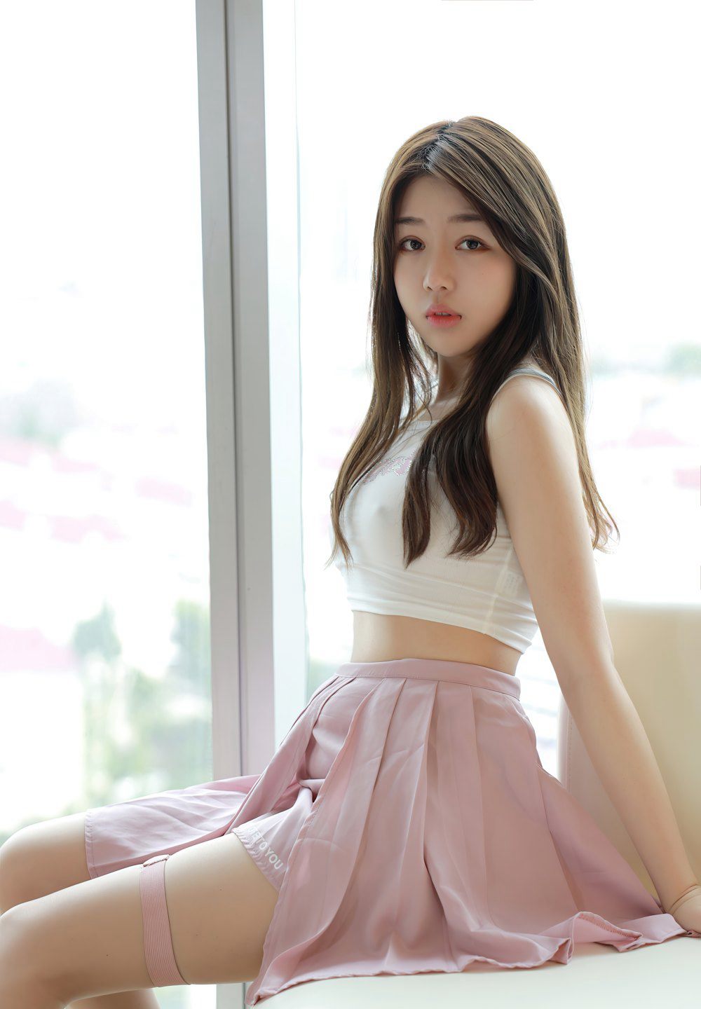 梦梵粉色JK制服百褶裙性感白嫩美腿高清酒店写真