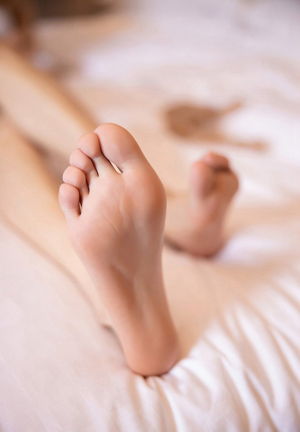 程程程高级酒店性感高清玉足足底白皙大奶诱惑姿势写真