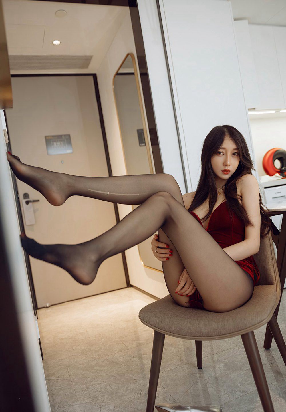 玥儿玥erh黑丝无内玉足性感长腿风骚诱惑姿势高清图片