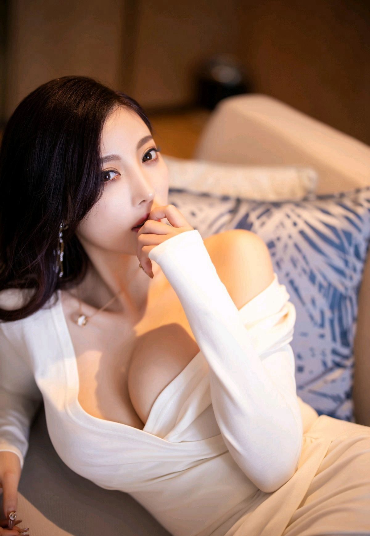 杨晨晨2020高清图集性感紧身裙肉丝袜翘臀美腿高跟套图