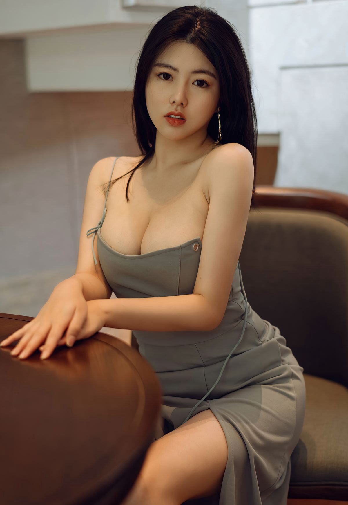 极品大奶美女丰满身材娜露Selena性感吊带私房套图