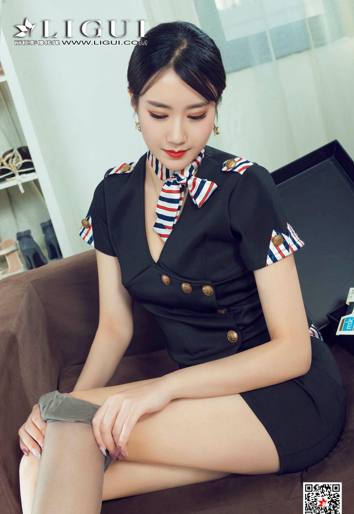 子晴空姐制服性感超薄灰丝高跟凉鞋脱丝袜嫩白玉足