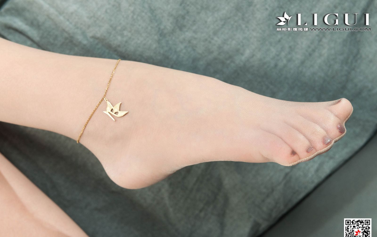 美少妇制服诱惑性感美腿肉丝袜高清玉足脱丝袜写真