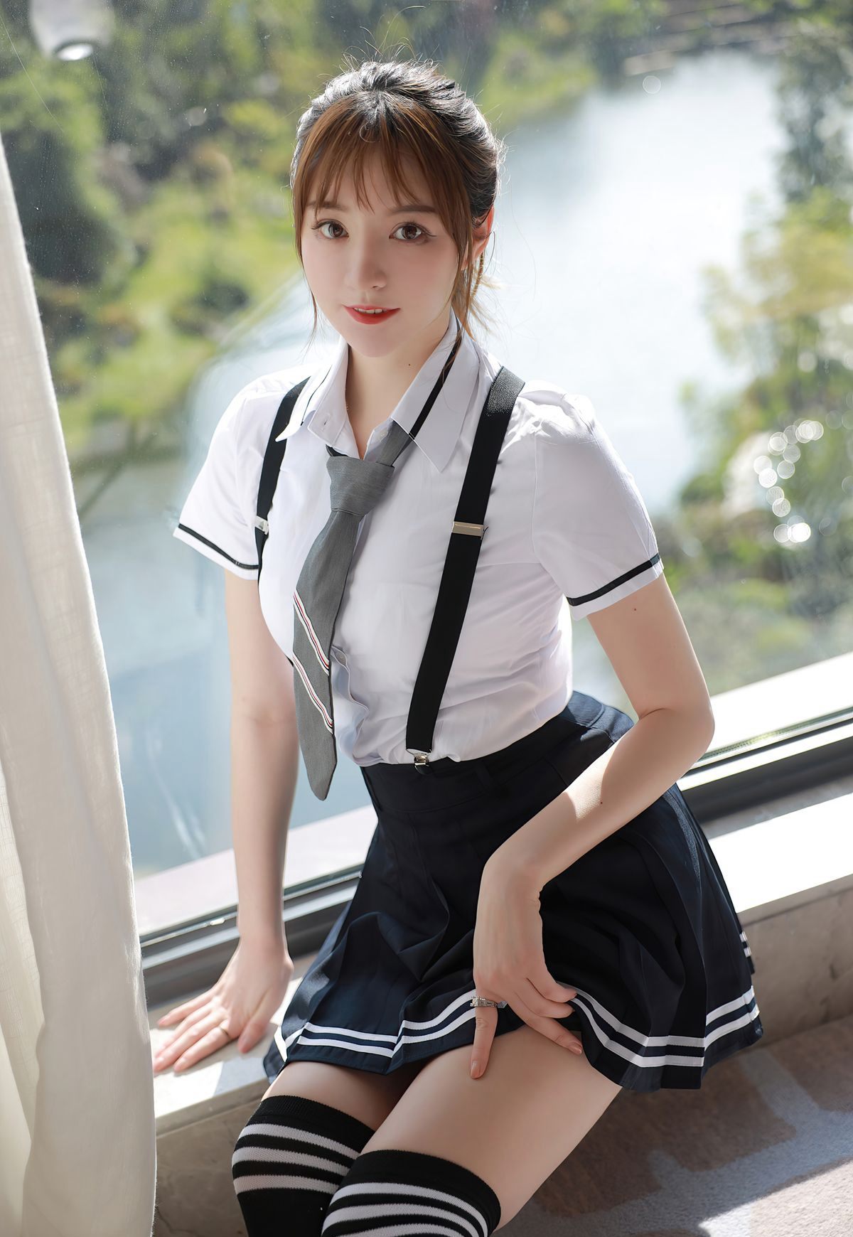 yoo优优性感制服丁字裤诱惑双乳2020高清姿势