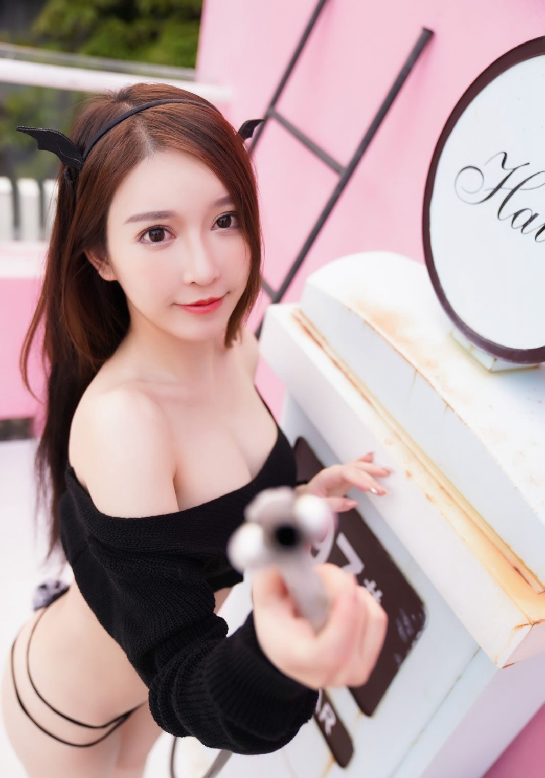 玉兔miki性感丁字裤白嫩皮肤完美长腿图片