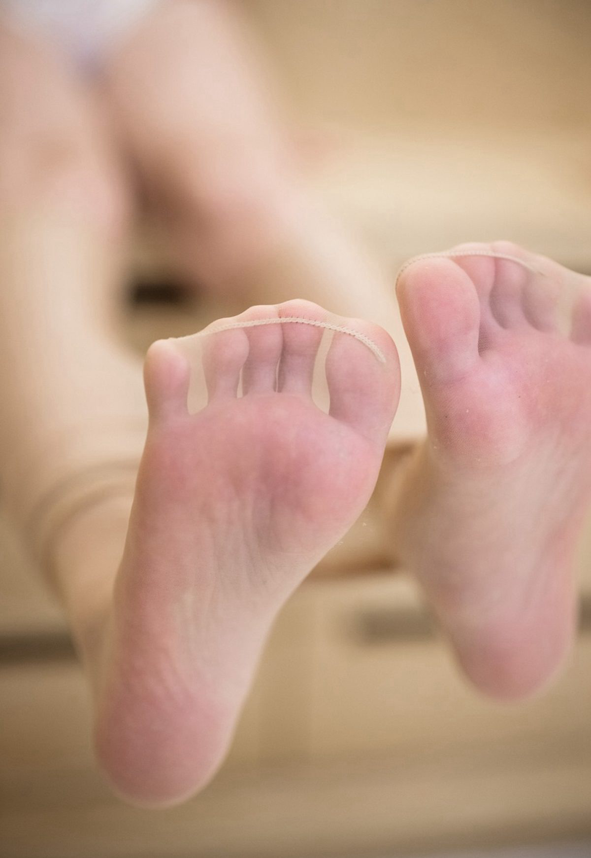 性感高清美少妇浴室湿身肉丝袜美腿玉足高清大图