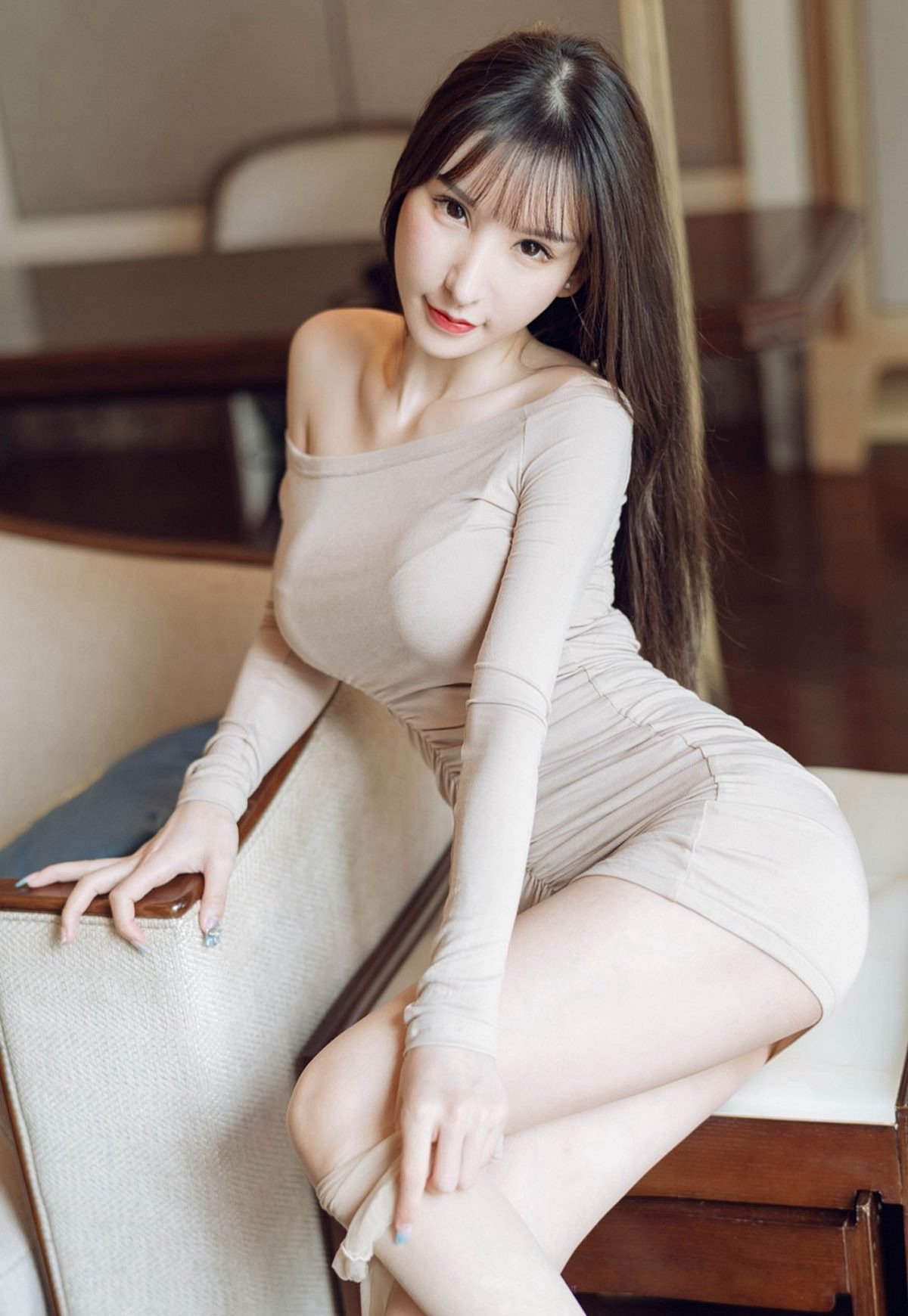 周于希Sandy嫩白美腿肉丝性感大胸凹凸有致