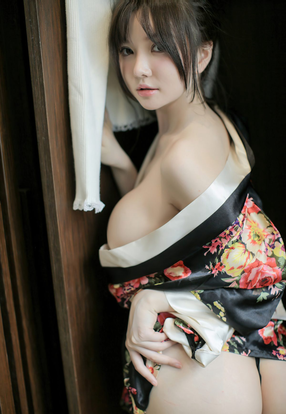 糯美子性感和服极品白嫩大胸裸胸诱惑