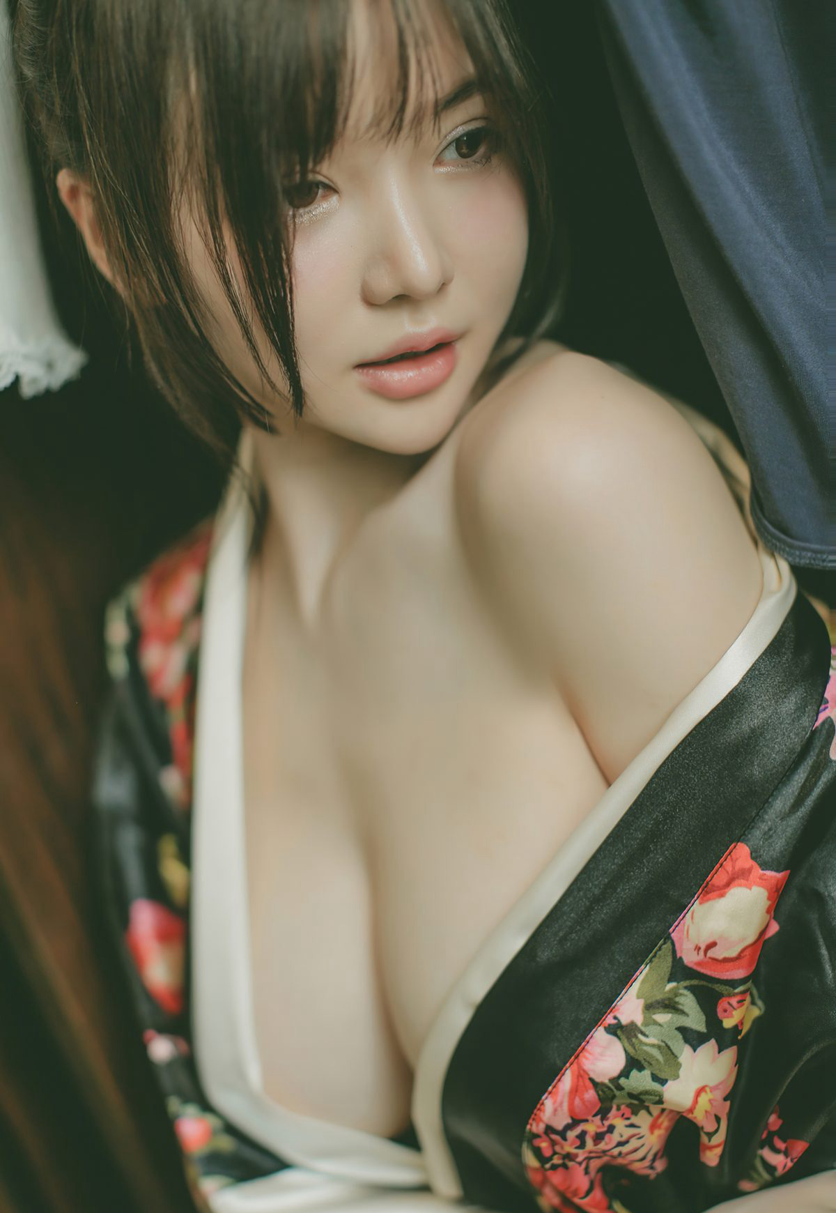 糯美子性感和服极品白嫩大胸裸胸诱惑