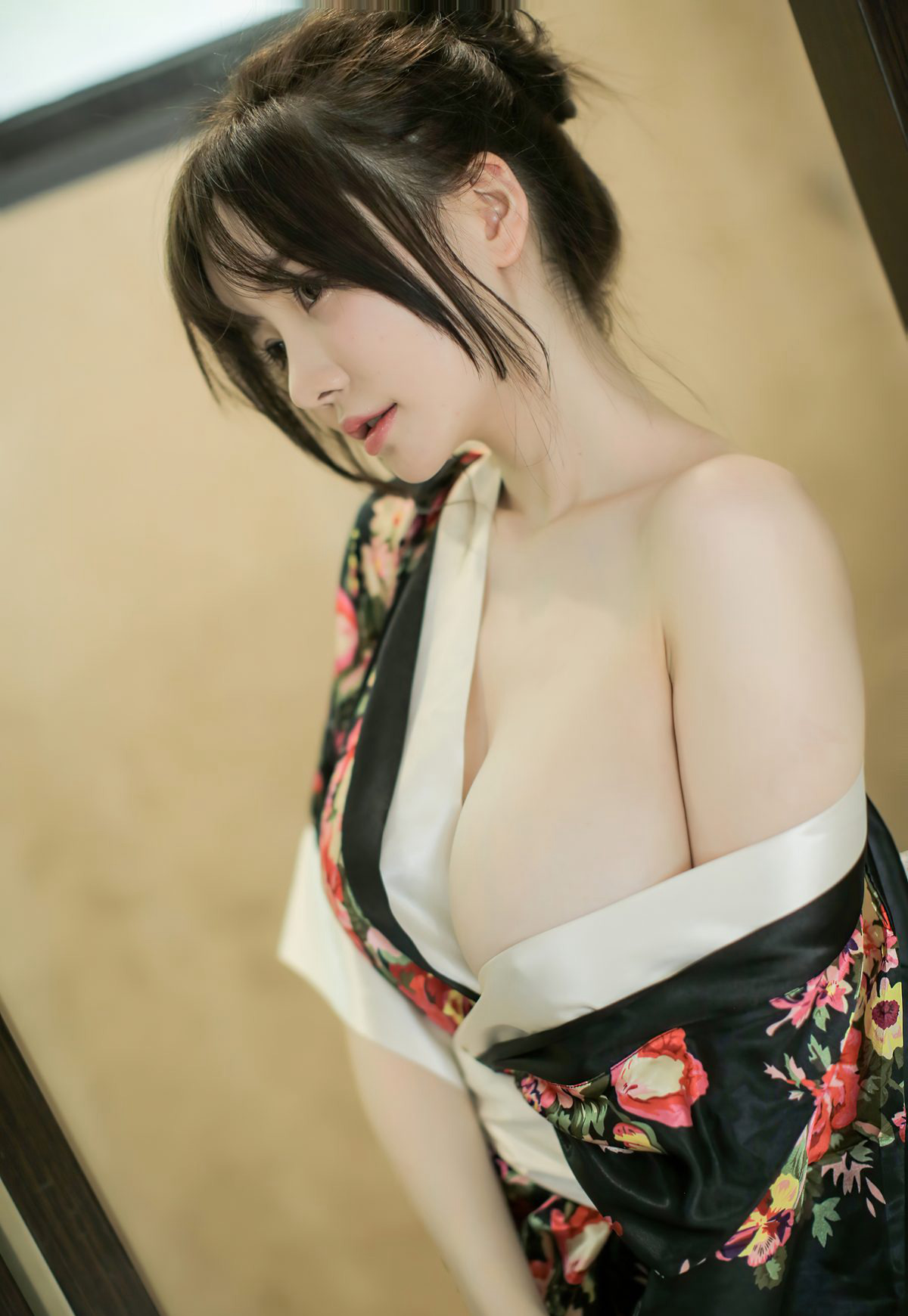 糯美子性感和服极品白嫩大胸裸胸诱惑