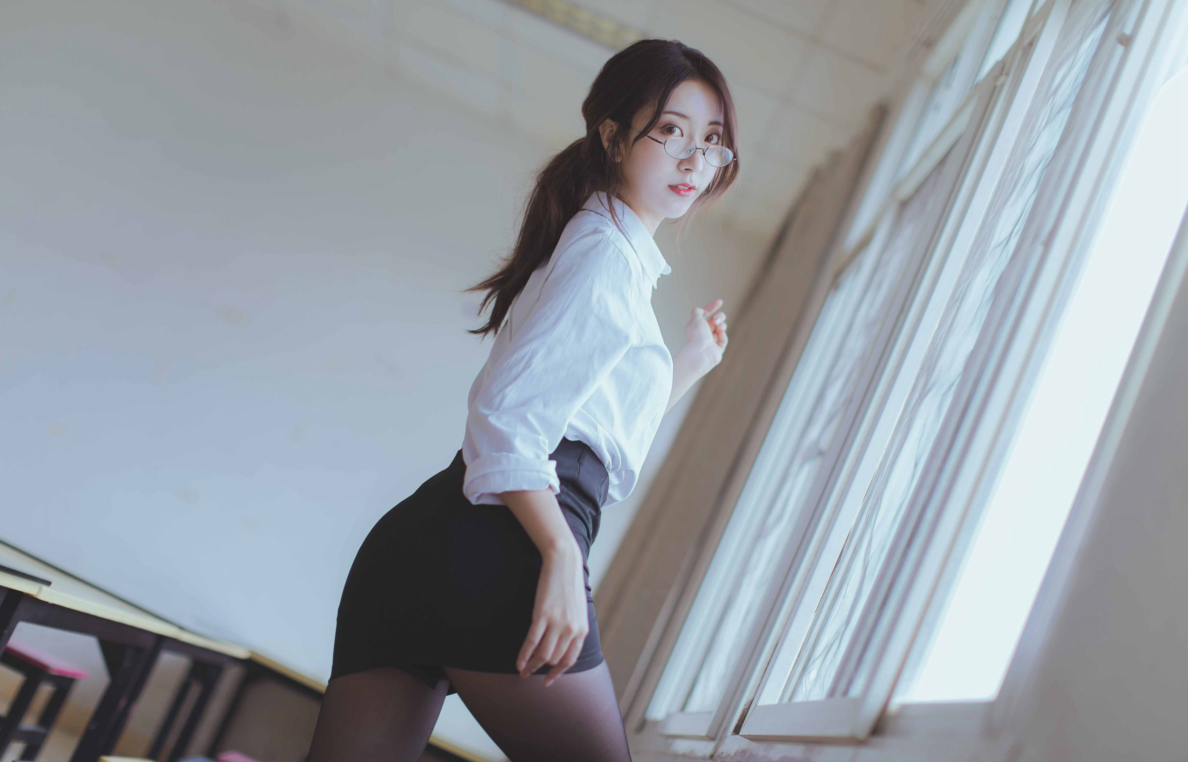 制服性感老师黑丝袜高跟黑川性感cosplay诱惑2021最新图集