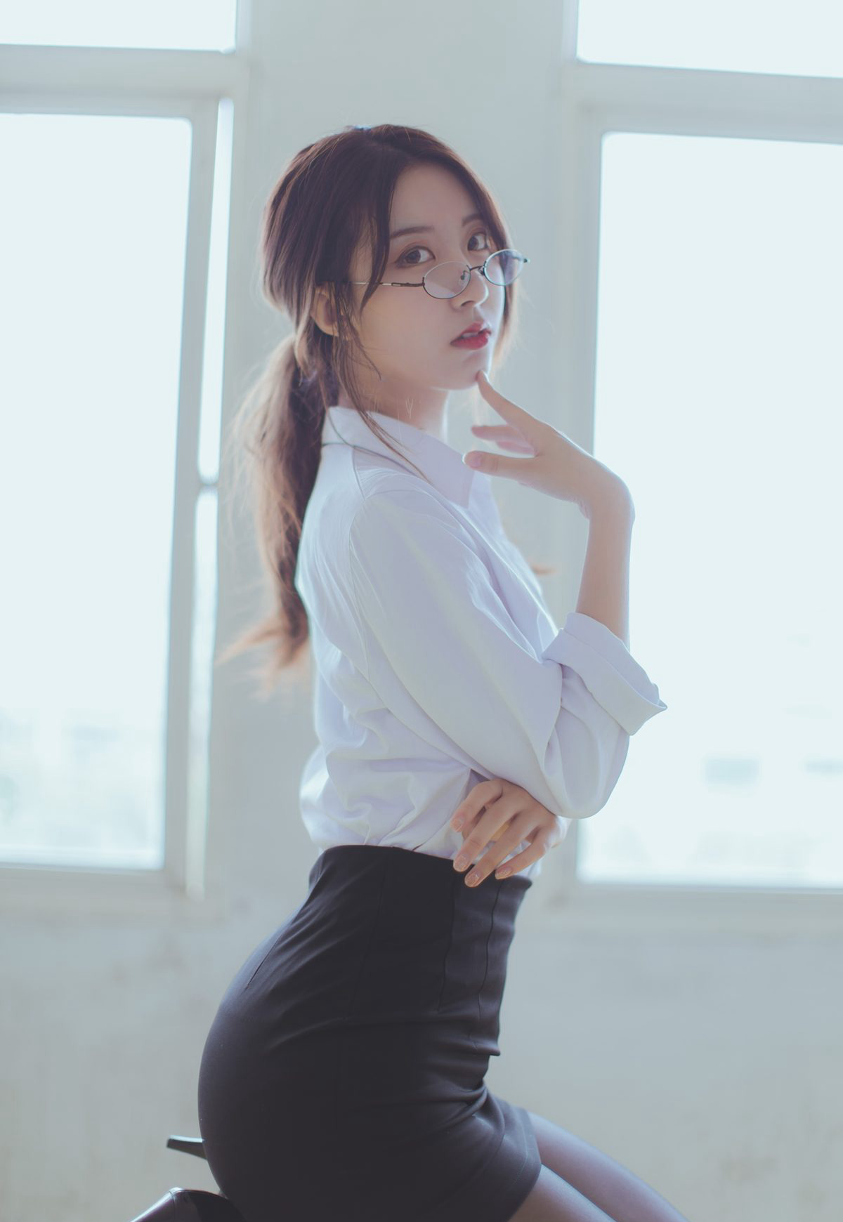 制服性感老师黑丝袜高跟黑川性感cosplay诱惑2021最新图集