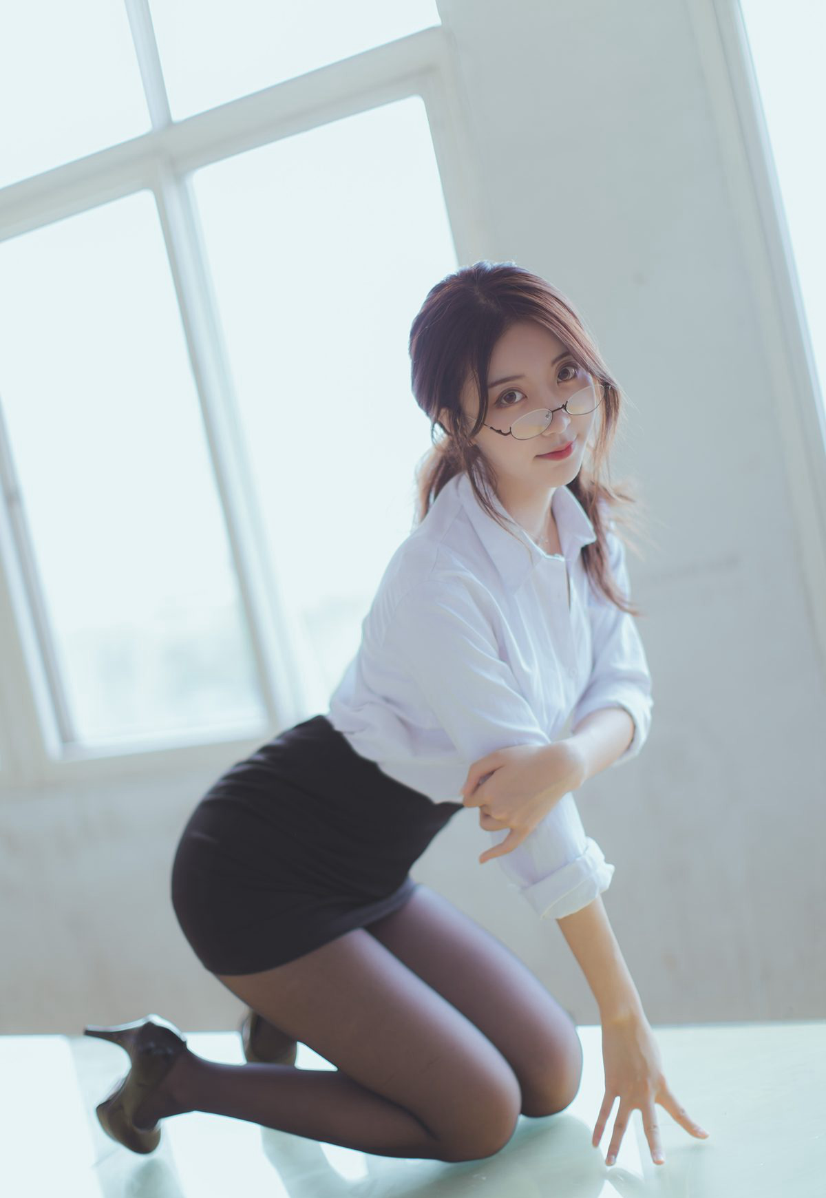 制服性感老师黑丝袜高跟黑川性感cosplay诱惑2021最新图集