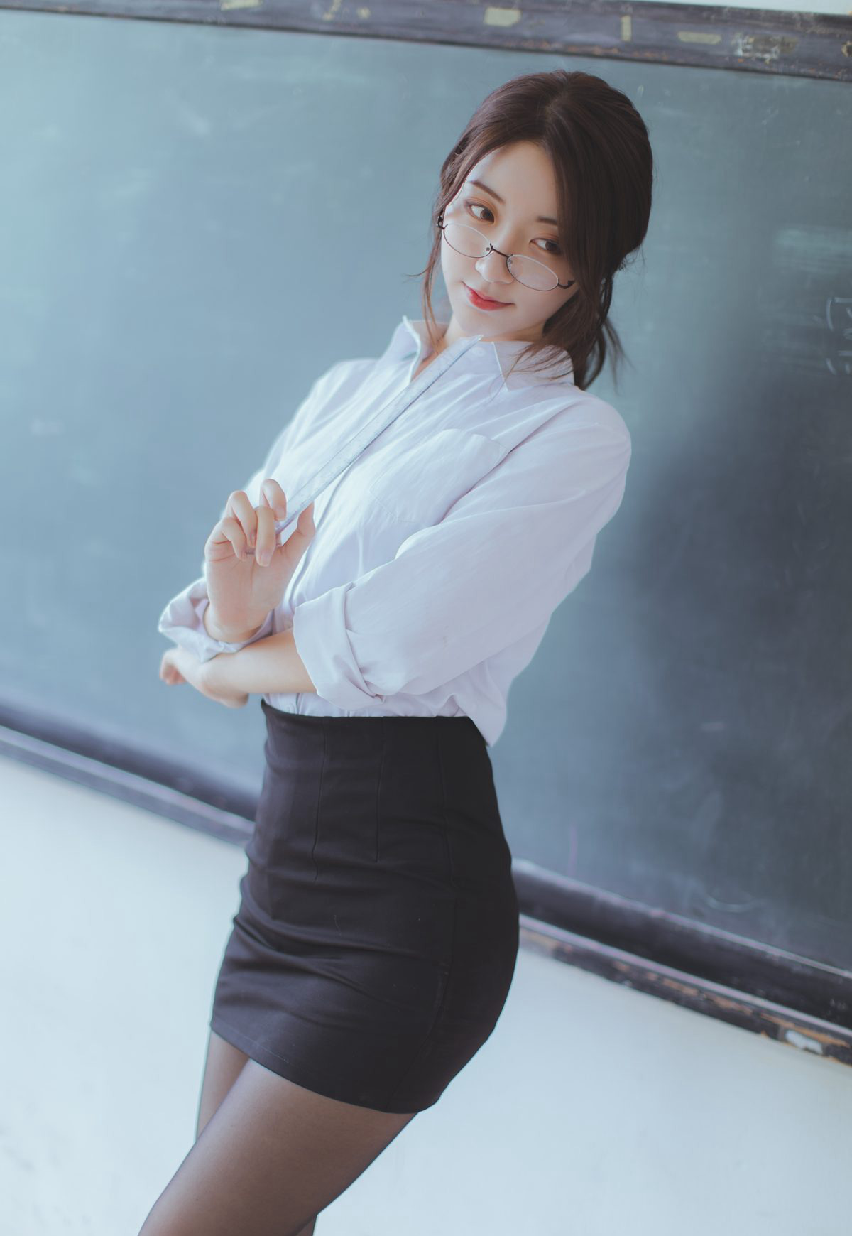 制服性感老师黑丝袜高跟黑川性感cosplay诱惑2021最新图集