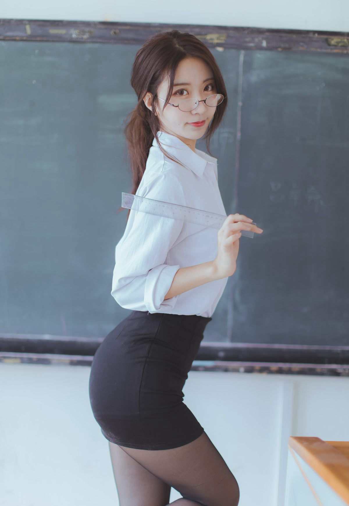 制服性感老师黑丝袜高跟黑川性感cosplay诱惑2021最新图集