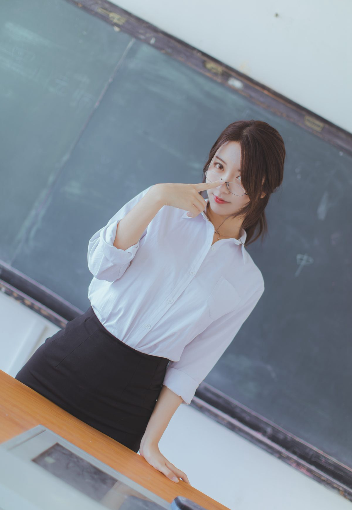 制服性感老师黑丝袜高跟黑川性感cosplay诱惑2021最新图集