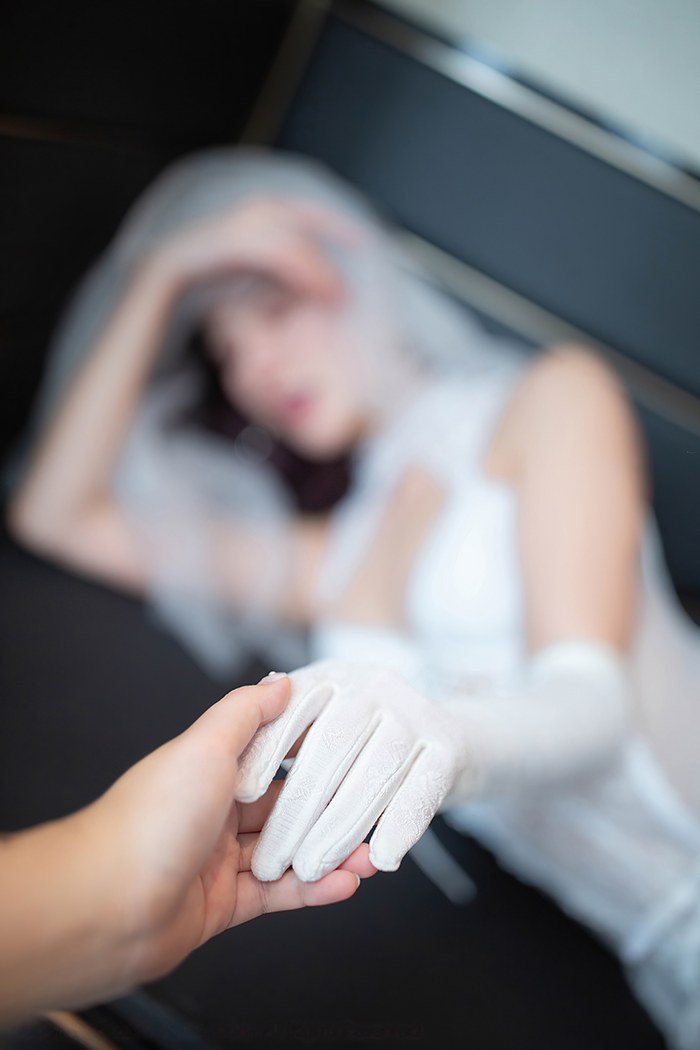 风骚新娘阿朱蕾丝吊带令人血脉喷张