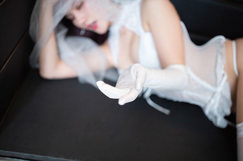 风骚新娘阿朱蕾丝吊带令人血脉喷张