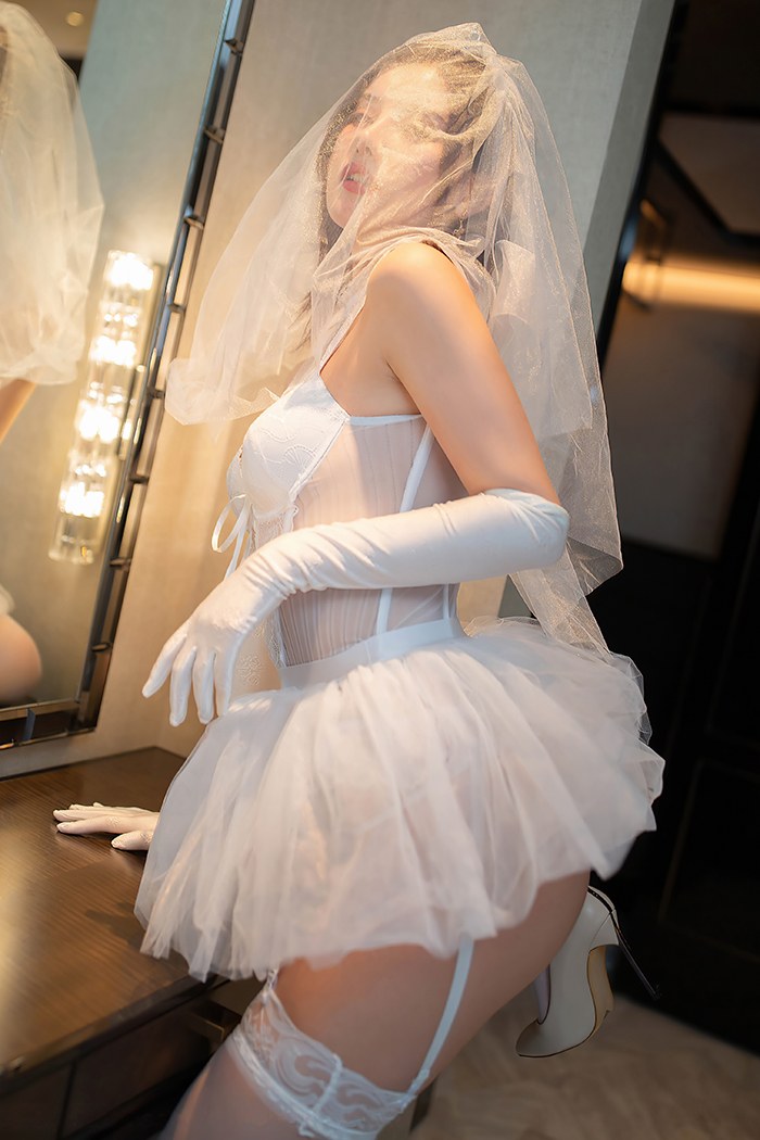 风骚新娘阿朱蕾丝吊带令人血脉喷张