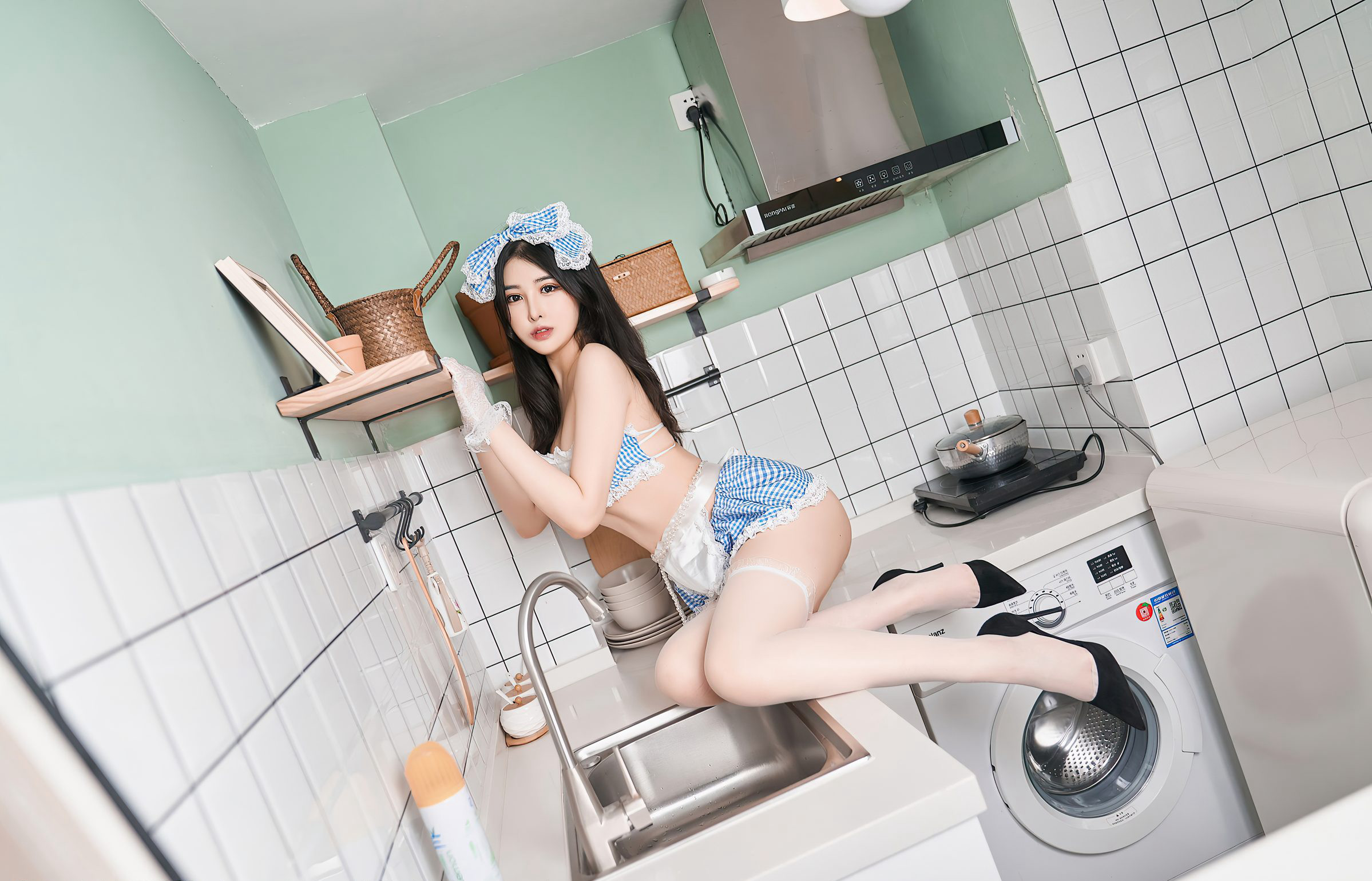 性感厨娘白丝玉臀大奶美女2021高清写真图集姜贞语