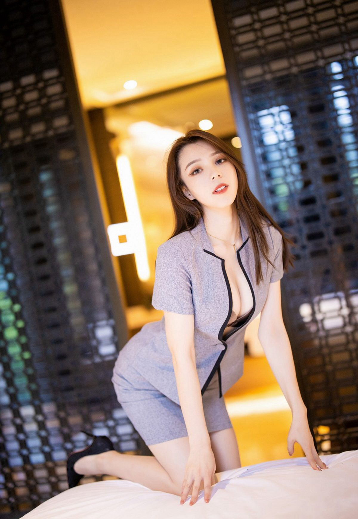 高就酒店制服诱惑肉丝袜美腿高跟20201言沫性感骚图美臀