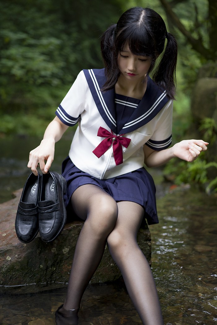 激萌学生妹魔物喵黑丝制服野外露出