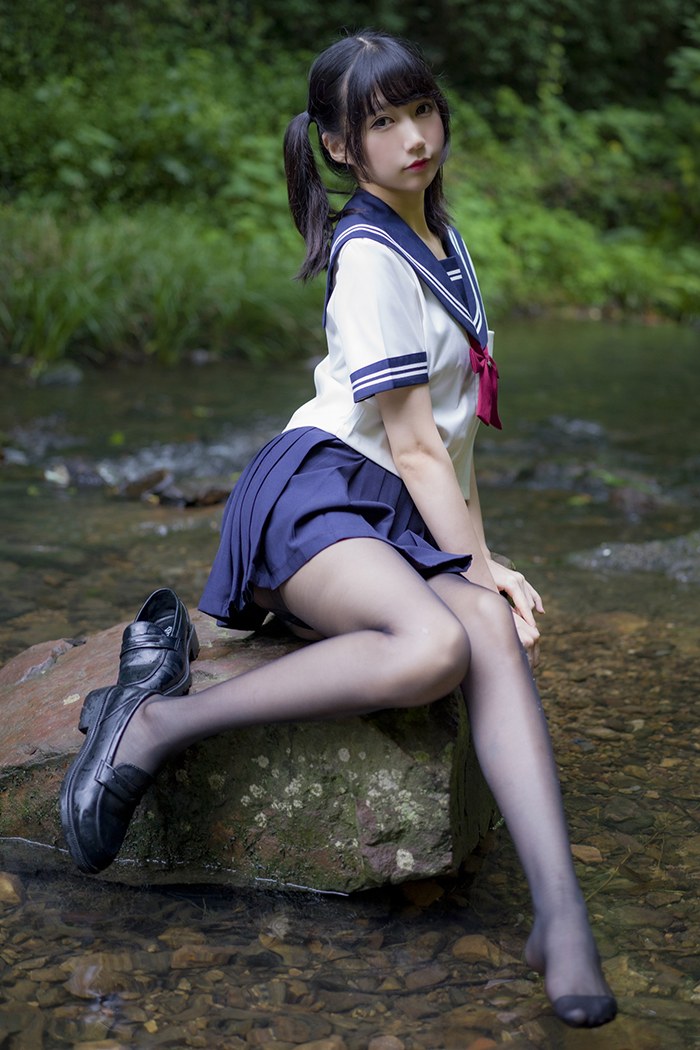 激萌学生妹魔物喵黑丝制服野外露出