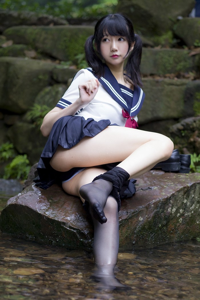 激萌学生妹魔物喵黑丝制服野外露出