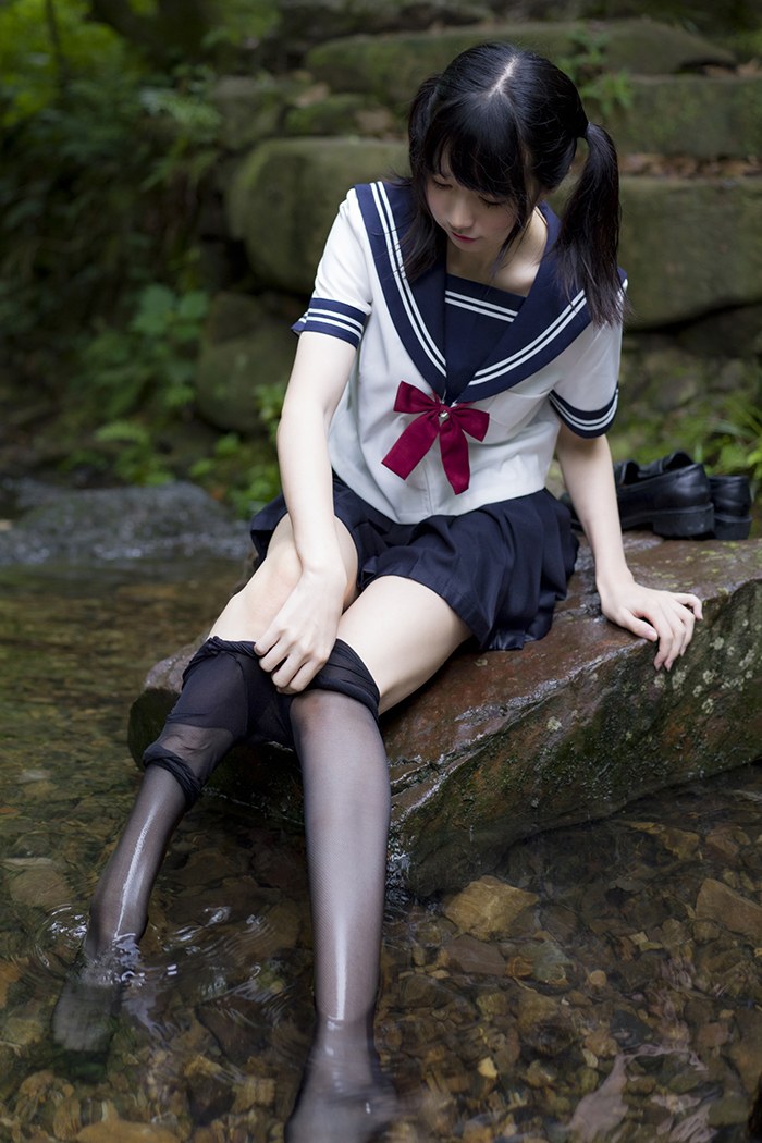 激萌学生妹魔物喵黑丝制服野外露出