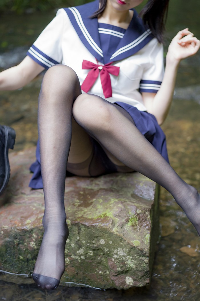 激萌学生妹魔物喵黑丝制服野外露出