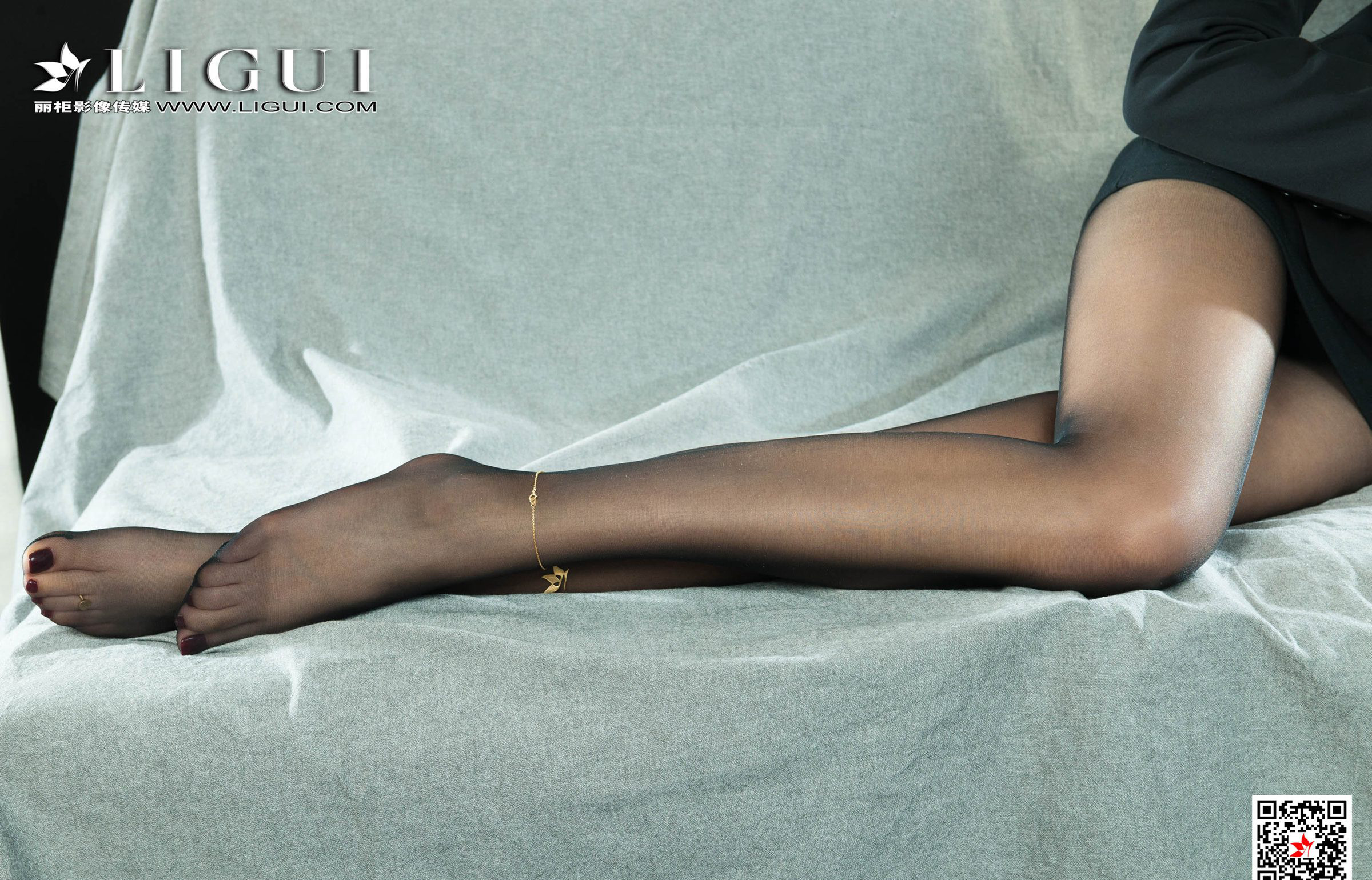 极品高颜值美少妇性感超薄黑丝美腿高清玉足大图2021