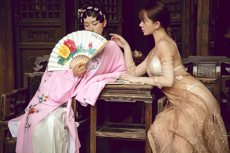 旗袍御姐姐妹花寂寞空闺互相慰藉