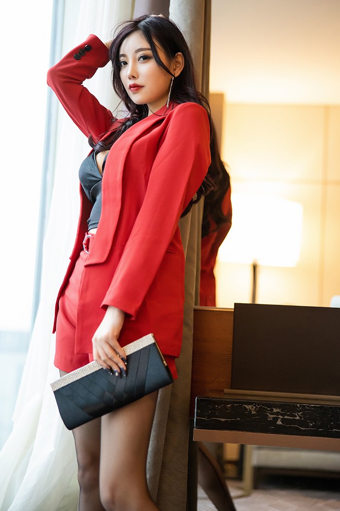 闷骚秘书杨晨晨长腿酥胸贴心服务