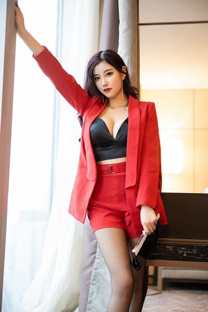 闷骚秘书杨晨晨长腿酥胸贴心服务