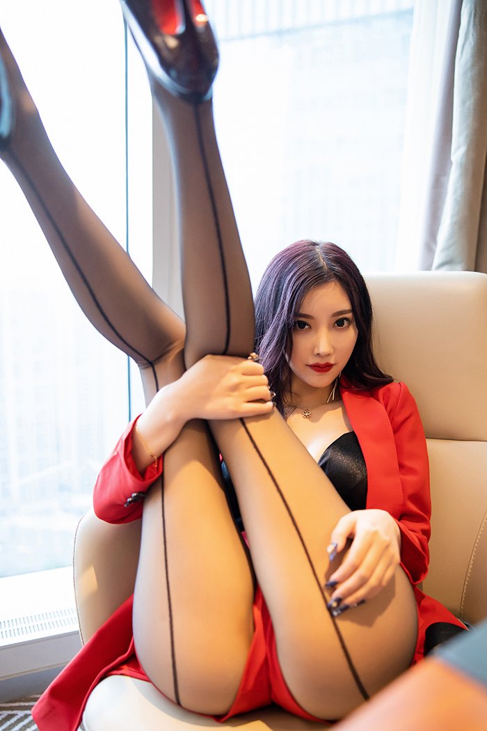 闷骚秘书杨晨晨长腿酥胸贴心服务