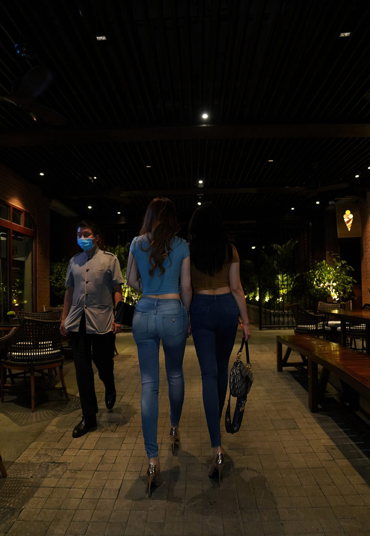 超美大胸性感极品大奶紧身牛仔裤美女丰满美臀