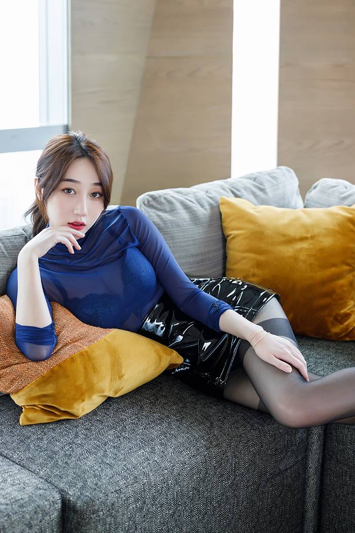 甜蜜小妹九月生白皙美乳羞涩撩人