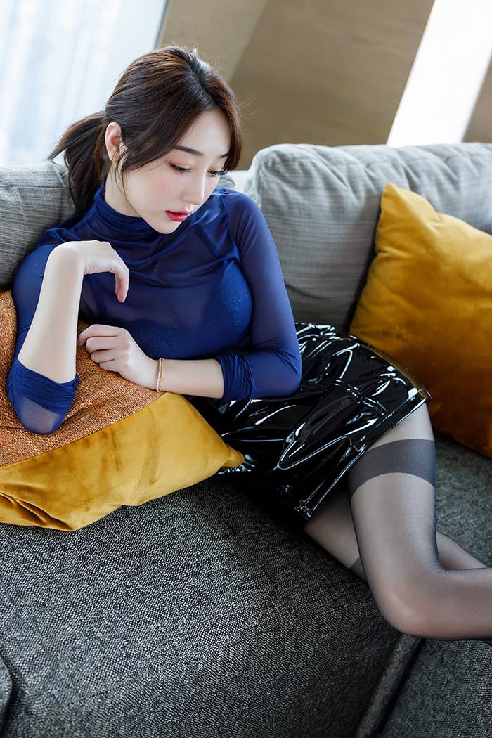 甜蜜小妹九月生白皙美乳羞涩撩人