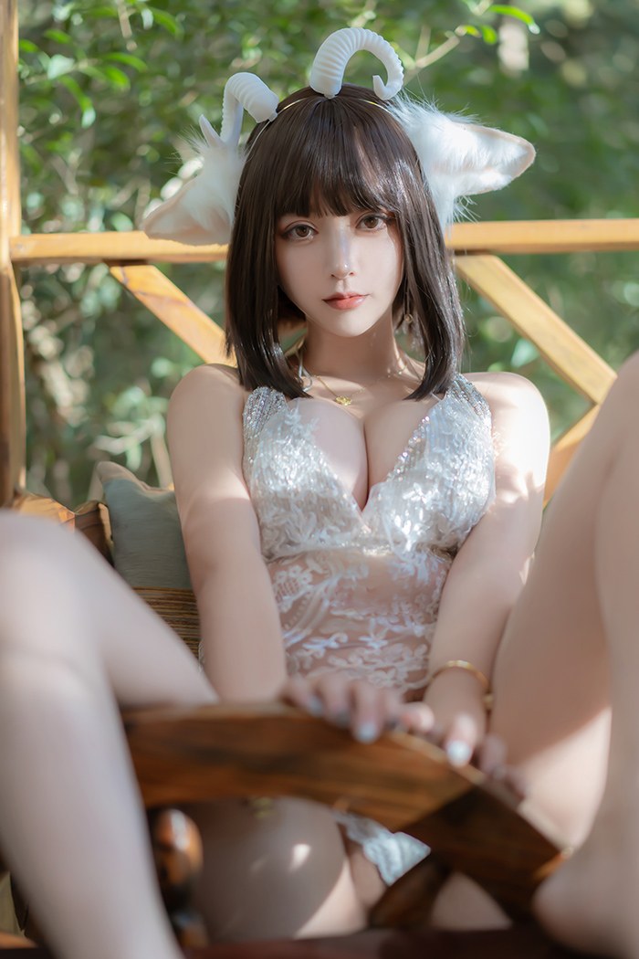 性感小羊米线线闪亮内衣大秀美乳