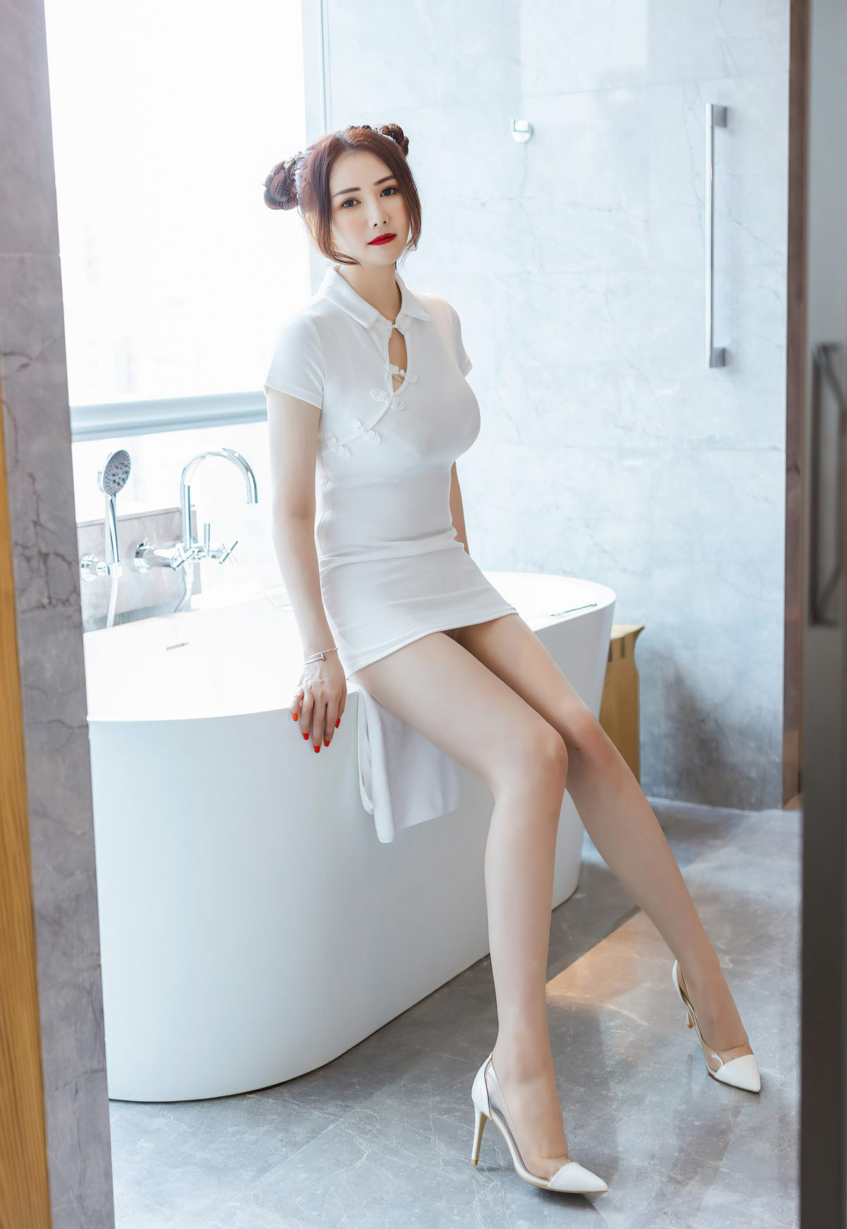 Evon陈赞之2021性感旗袍紧身翘臀肉丝袜高跟浴缸写真